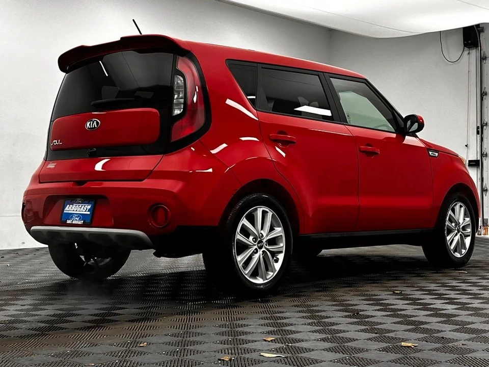 2019 Kia Soul - Image 6 of 12