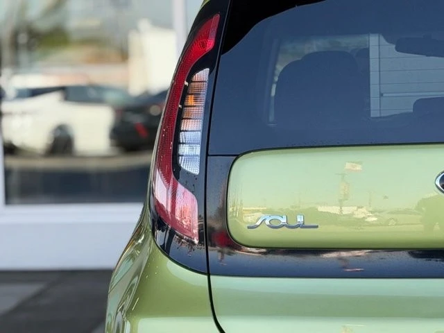 2019 Kia Soul - Image 12 of 21