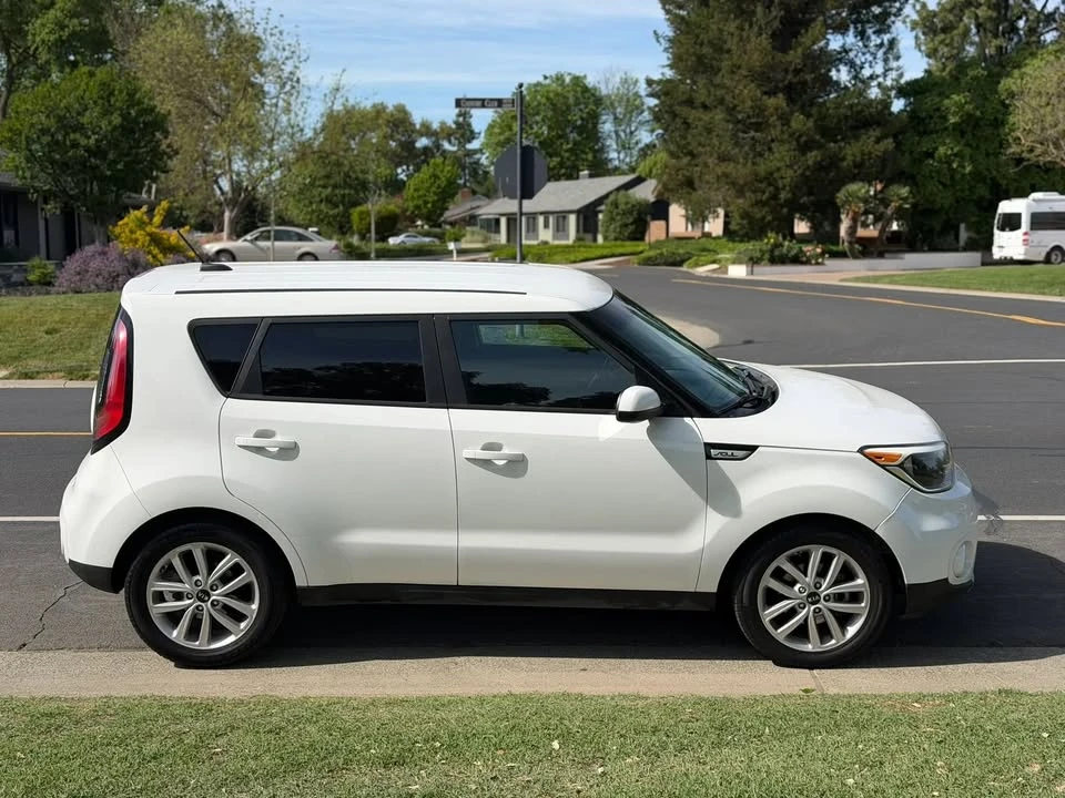 2019 Kia Soul - Image 6 of 12