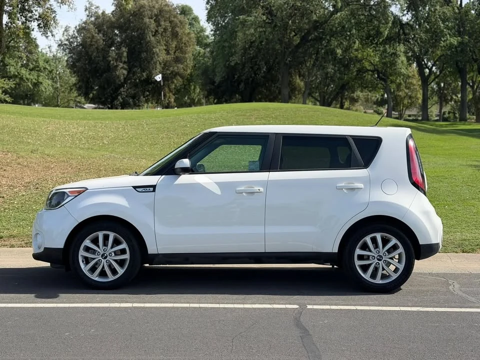 2019 Kia Soul - Image 2 of 12