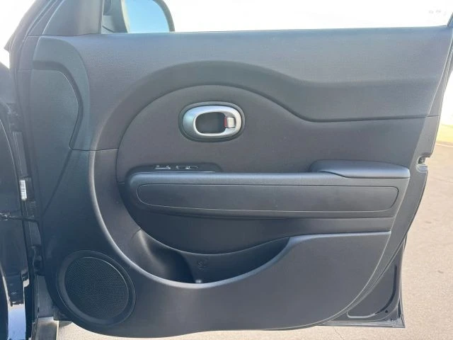 2019 Kia Soul - Image 17 of 21