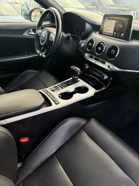 2019 Kia Stinger - Image 12 of 15