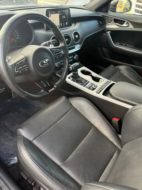 2019 Kia Stinger - Image 11 of 15