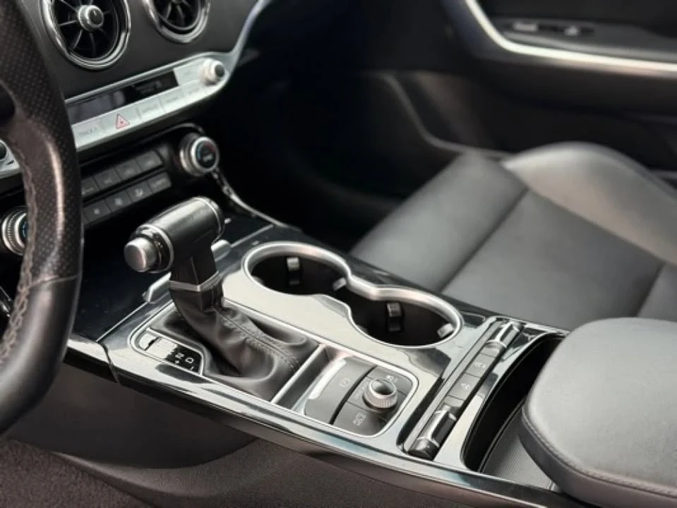 2019 Kia Stinger - Image 8 of 14