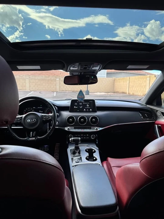 2019 Kia Stinger - Image 12 of 18