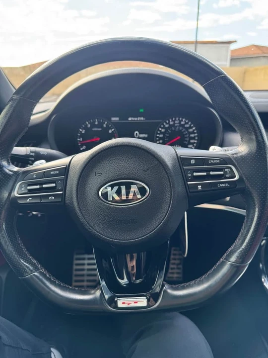 2019 Kia Stinger - Image 15 of 18