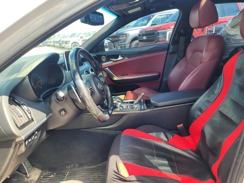 2019 Kia Stinger - Image 8 of 15