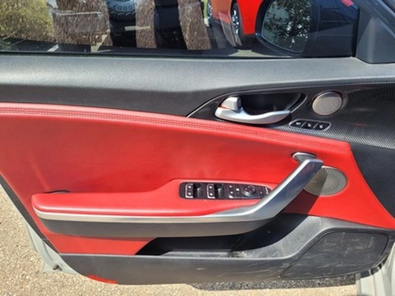 2019 Kia Stinger - Image 7 of 15