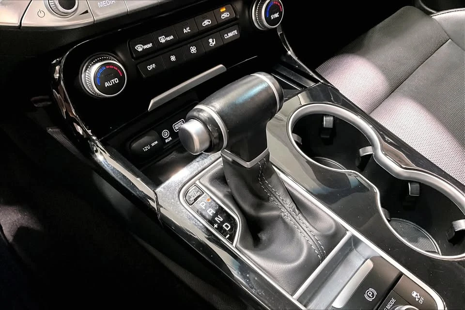 2019 Kia Stinger - Image 12 of 20