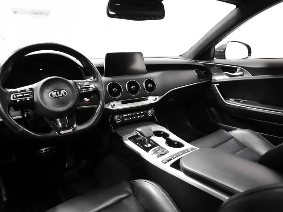2019 Kia Stinger - Image 8 of 10