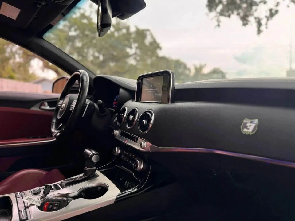 2019 Kia Stinger - Image 7 of 10
