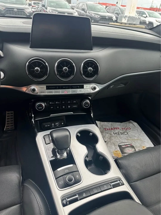2019 Kia Stinger - Image 9 of 14