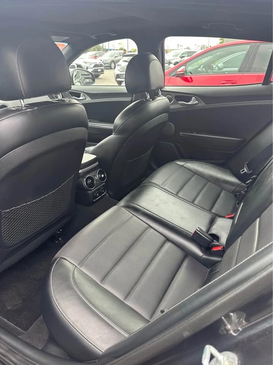 2019 Kia Stinger - Image 7 of 14