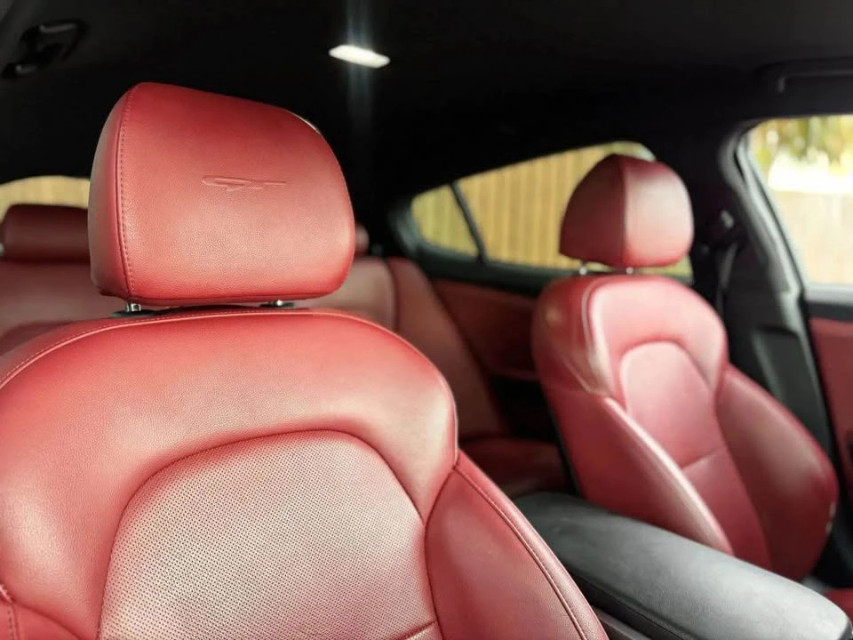 2019 Kia Stinger - Image 8 of 10