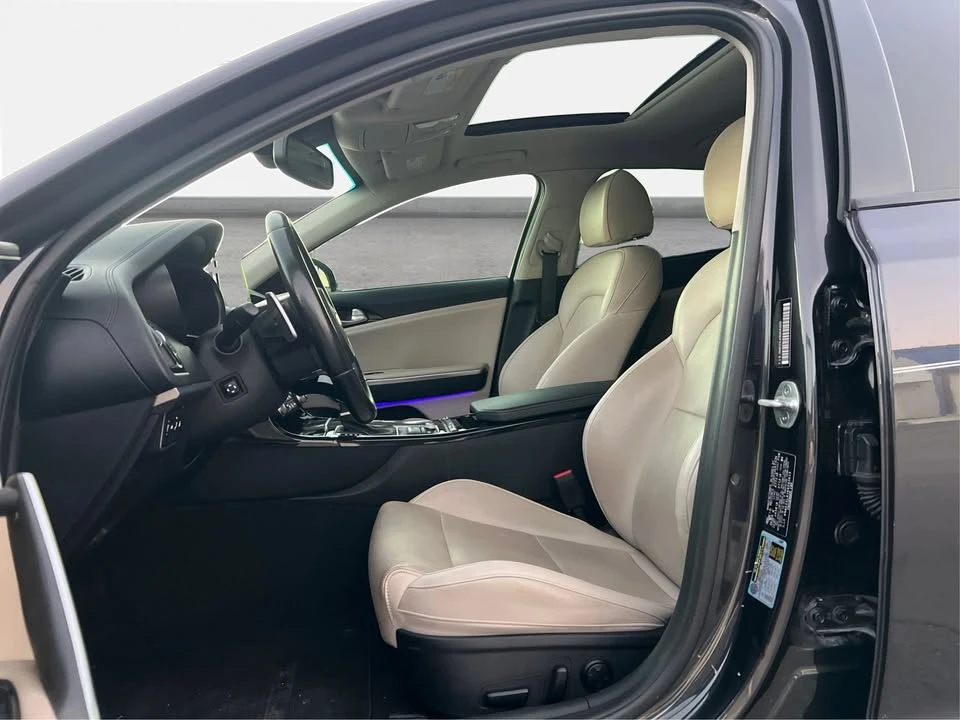 2019 Kia Stinger - Image 10 of 19