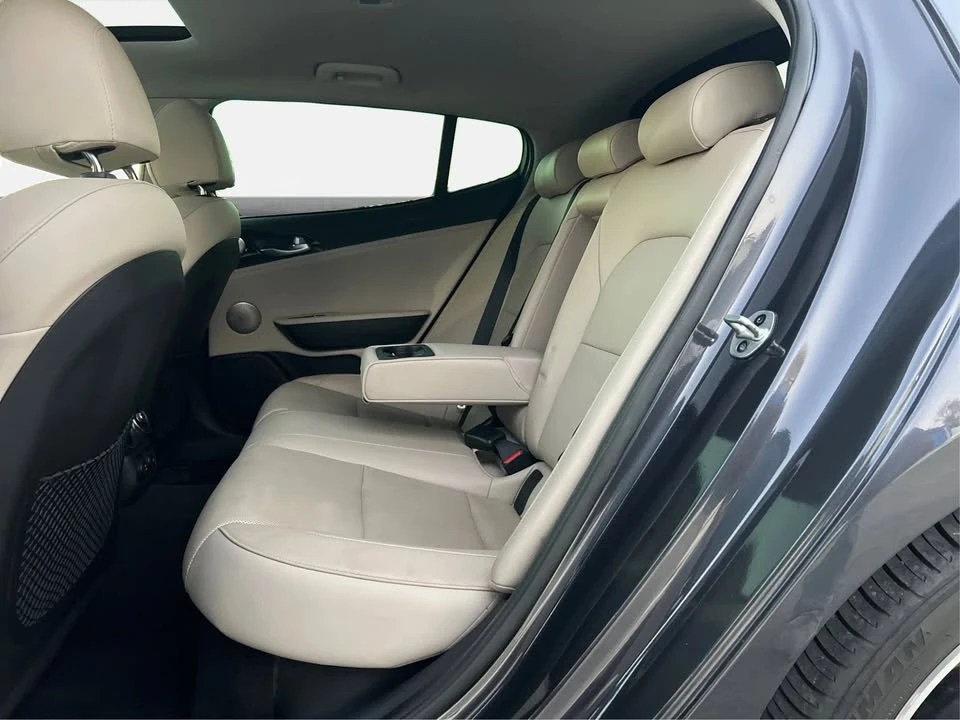 2019 Kia Stinger - Image 11 of 19
