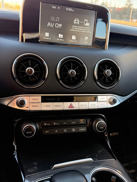 2019 Kia Stinger - Image 8 of 11