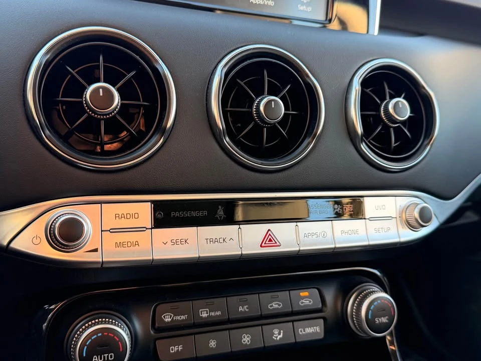 2019 Kia Stinger - Image 9 of 11
