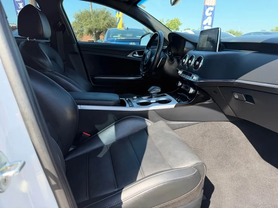 2019 Kia Stinger - Image 12 of 19