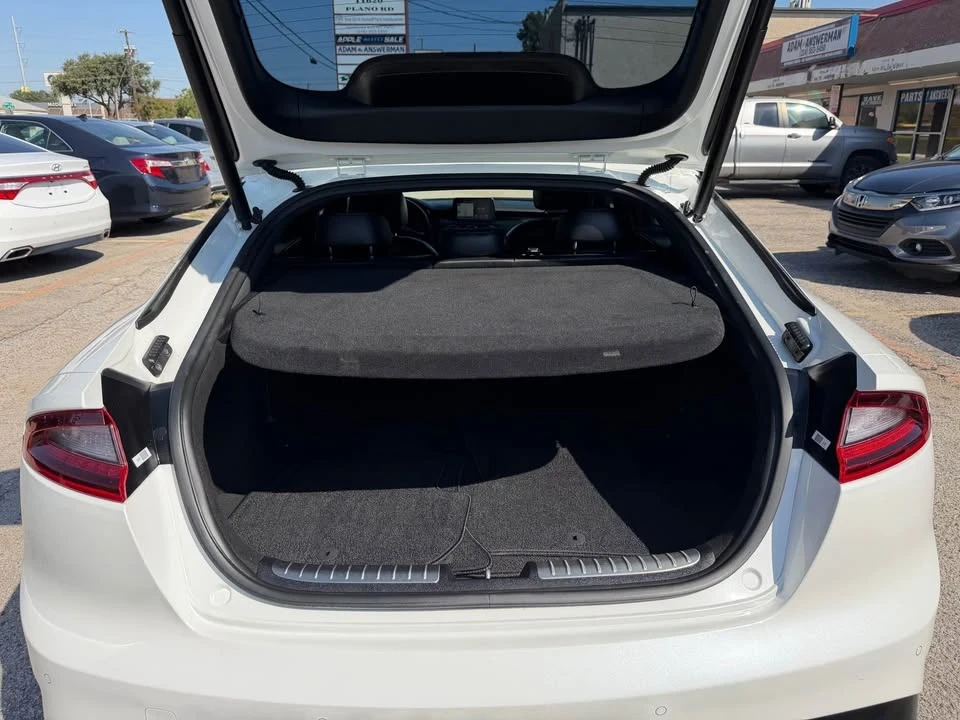 2019 Kia Stinger - Image 9 of 19