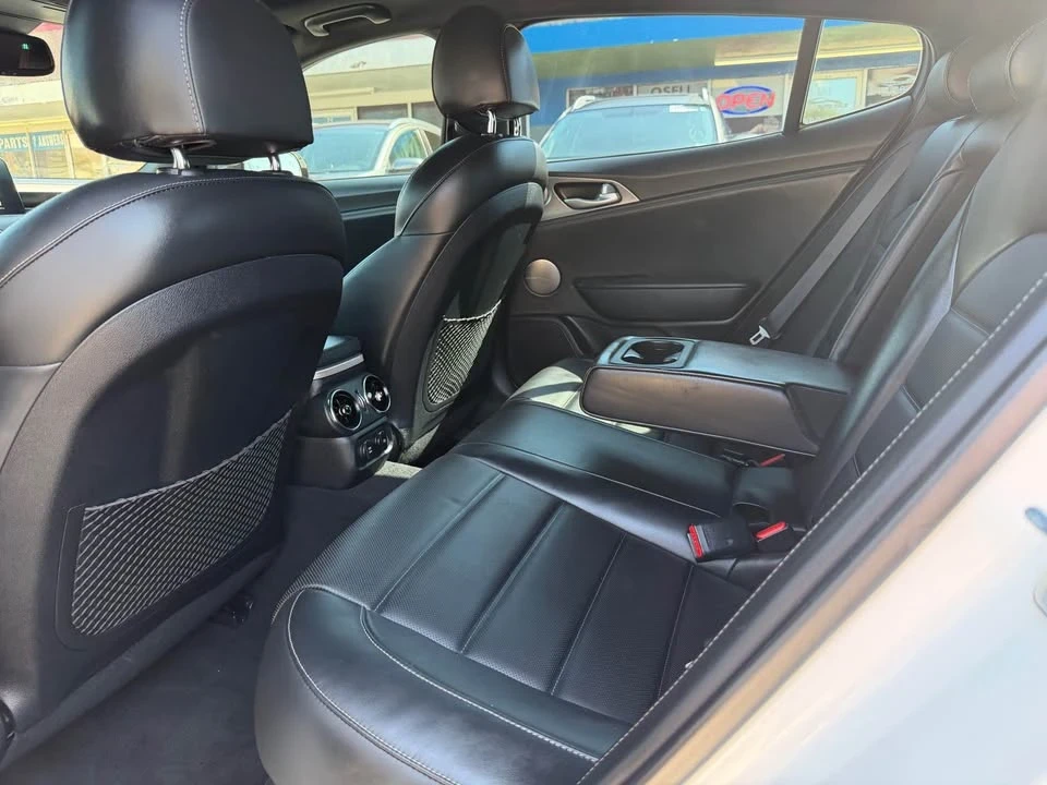 2019 Kia Stinger - Image 13 of 19