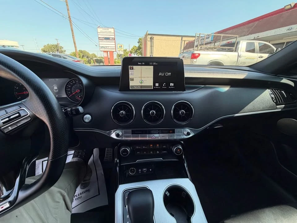 2019 Kia Stinger - Image 16 of 19