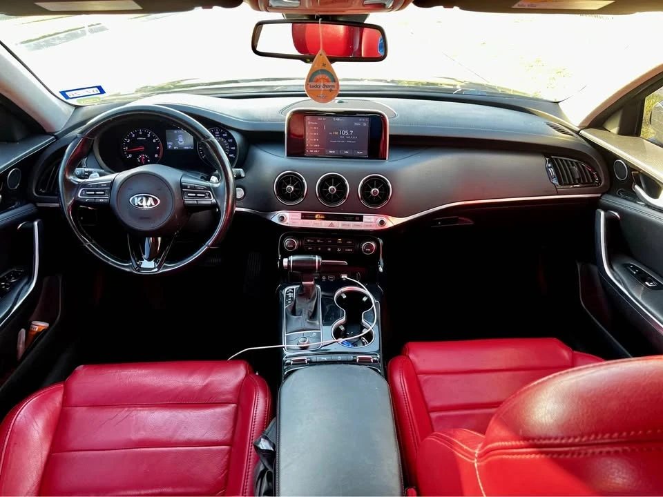 2019 Kia Stinger - Image 9 of 13