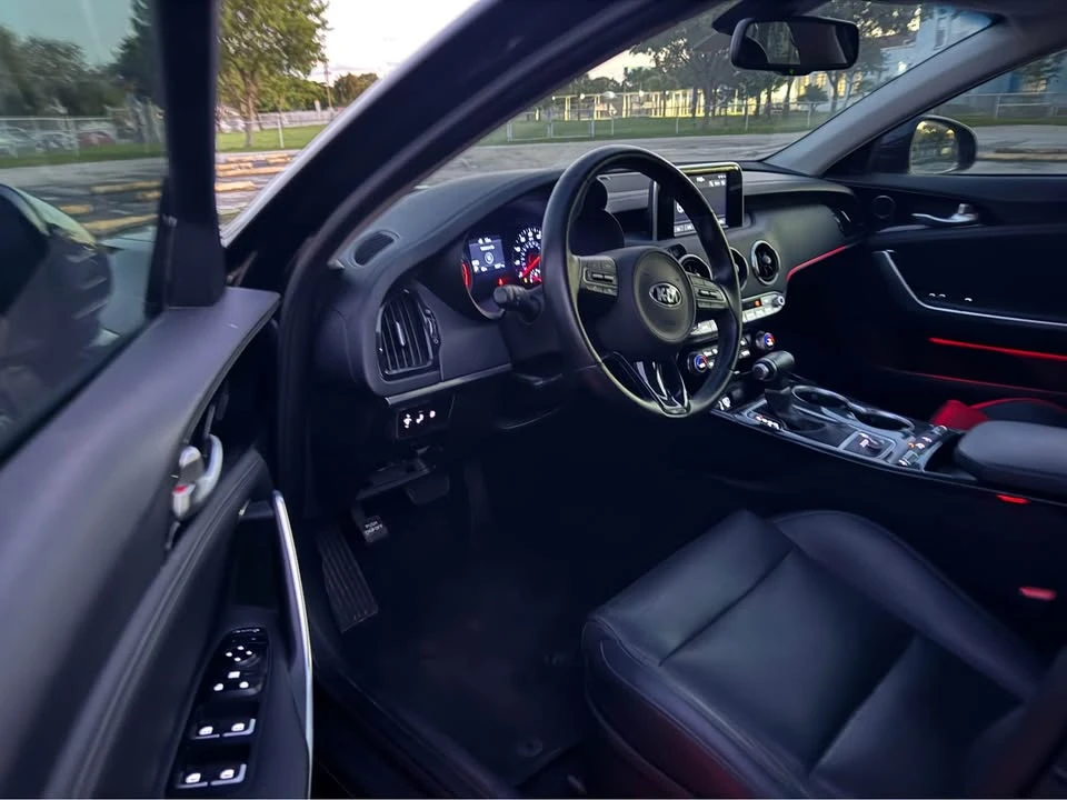 2019 Kia Stinger - Image 8 of 9