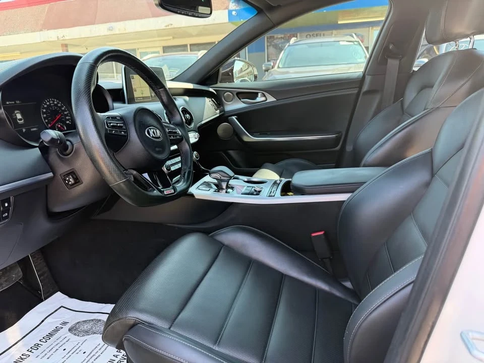 2019 Kia Stinger - Image 14 of 19