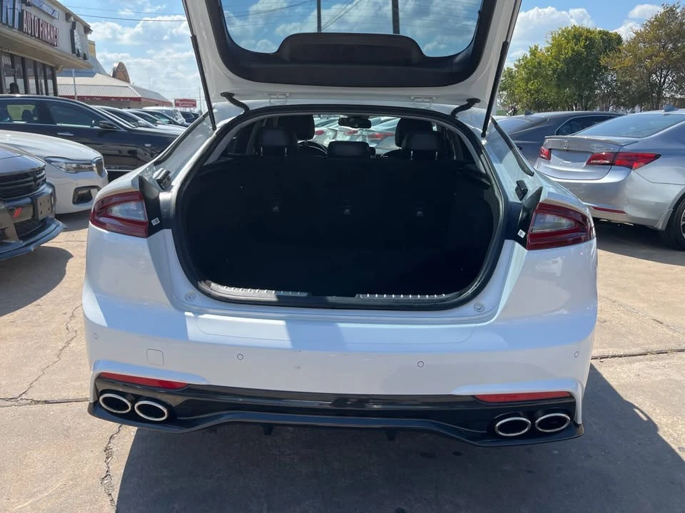 2019 Kia Stinger - Image 10 of 13