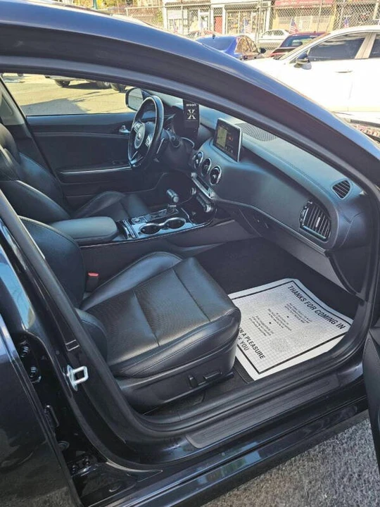 2019 Kia Stinger - Image 7 of 20