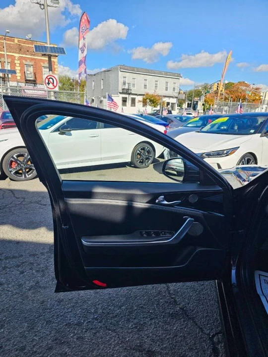 2019 Kia Stinger - Image 9 of 20