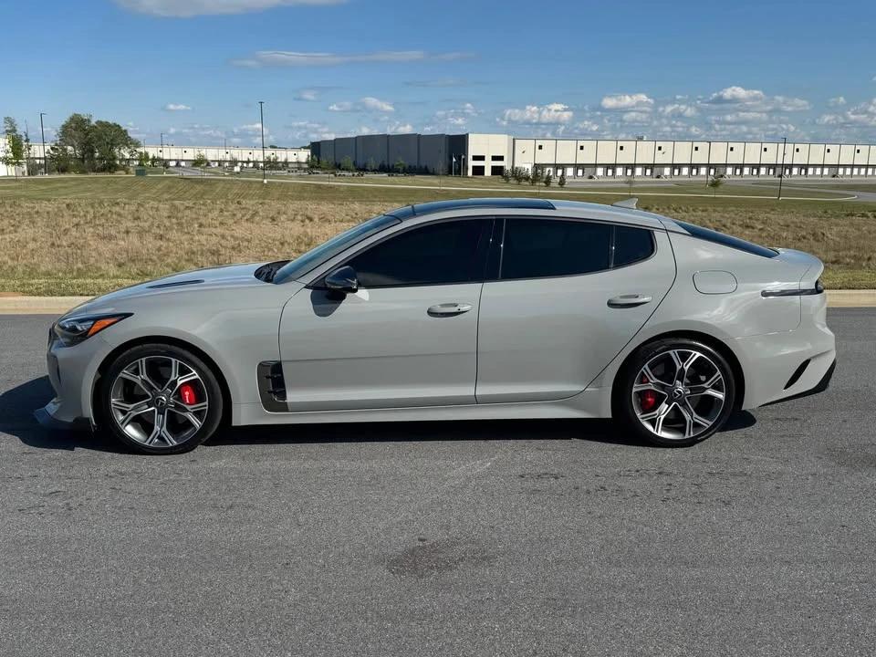 2019 Kia Stinger - Image 2 of 10