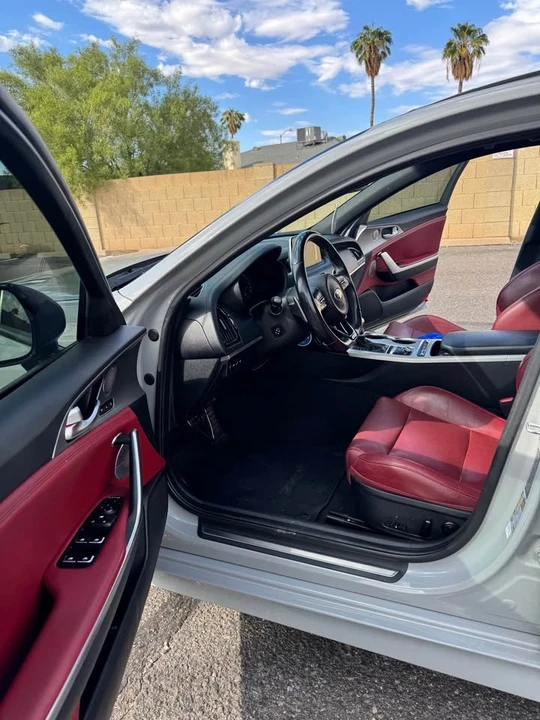 2019 Kia Stinger - Image 8 of 18