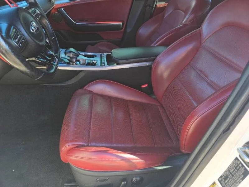2019 Kia Stinger - Image 16 of 19