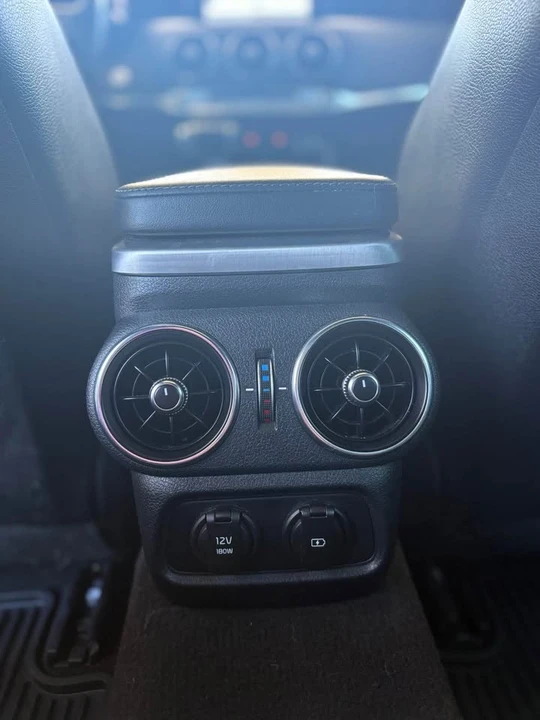 2019 Kia Stinger - Image 13 of 17
