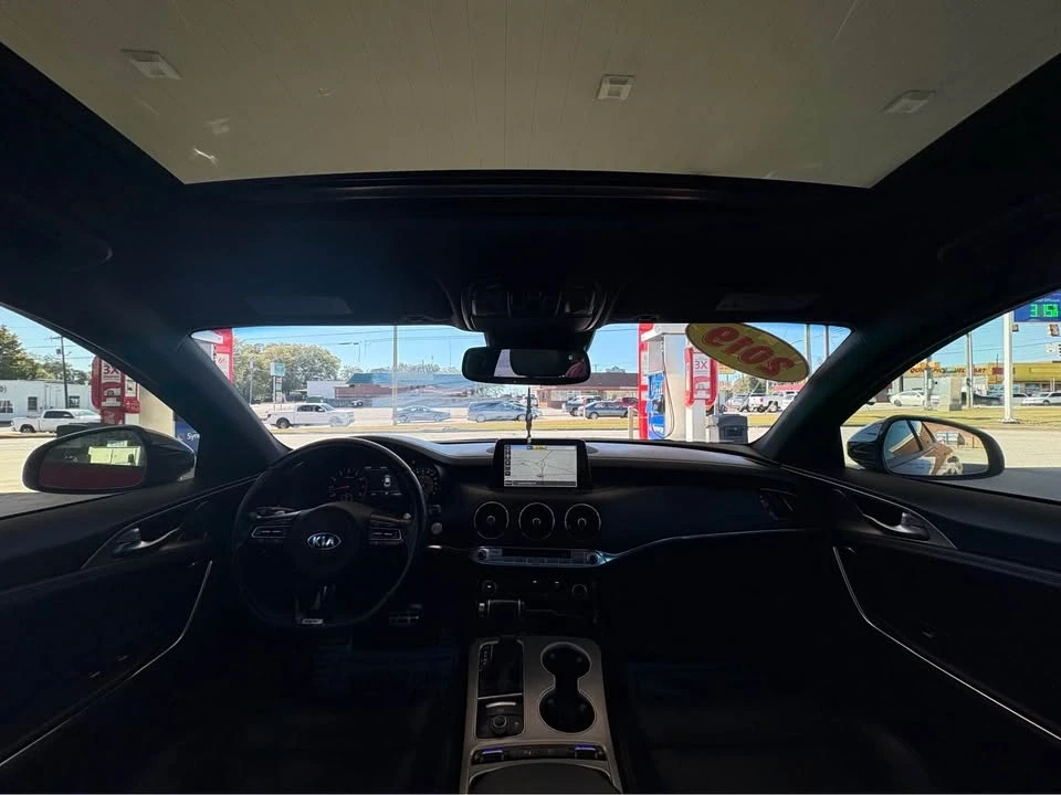 2019 Kia Stinger - Image 14 of 17
