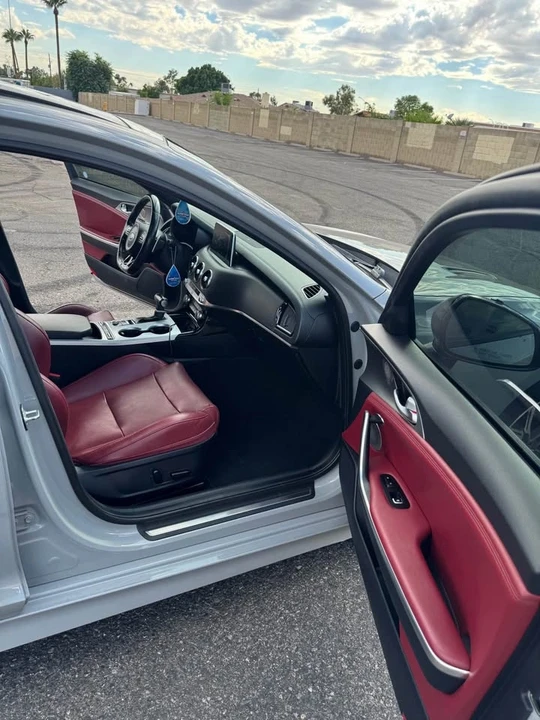 2019 Kia Stinger - Image 9 of 18