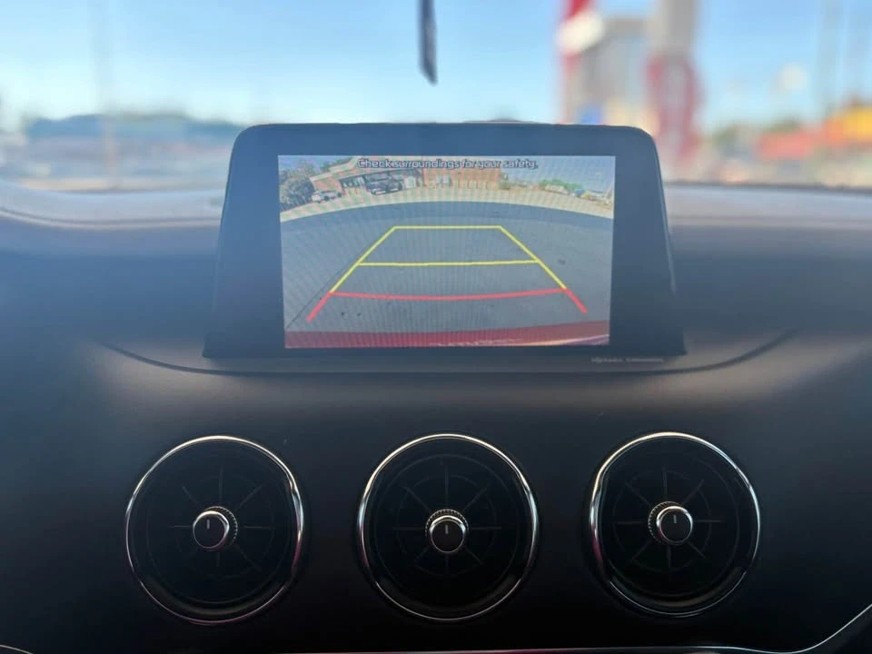 2019 Kia Stinger - Image 11 of 17