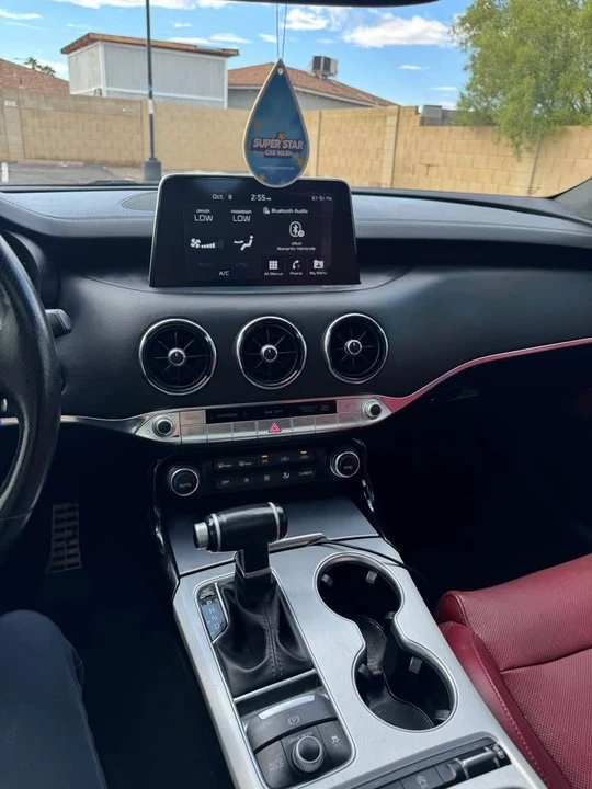 2019 Kia Stinger - Image 13 of 18