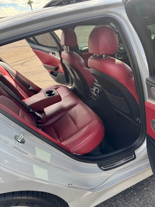 2019 Kia Stinger - Image 11 of 18