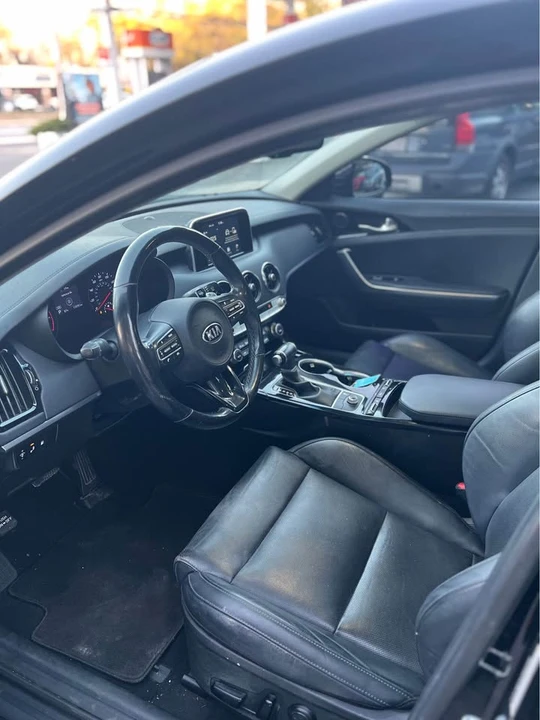 2019 Kia Stinger - Image 7 of 14