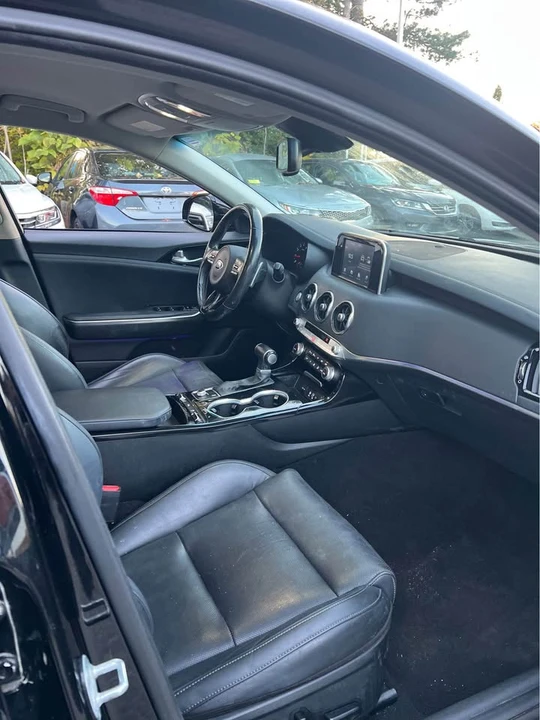 2019 Kia Stinger - Image 9 of 14