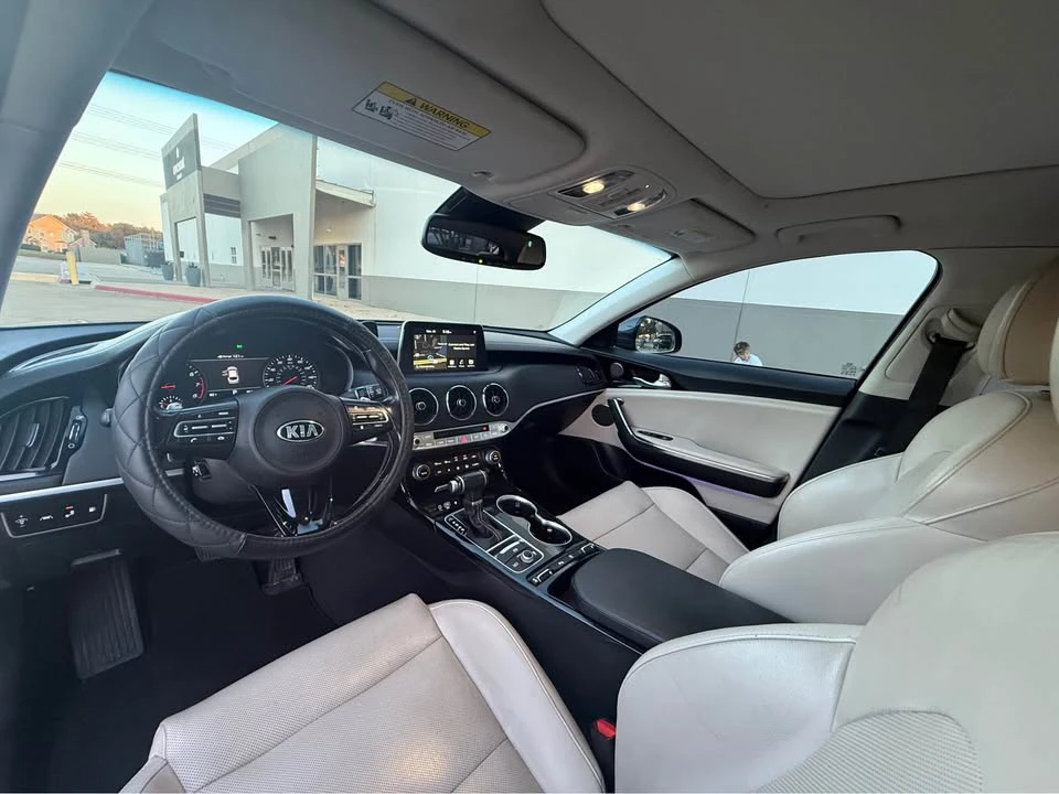2019 Kia Stinger - Image 11 of 19