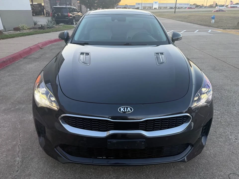 2019 Kia Stinger - Image 8 of 19