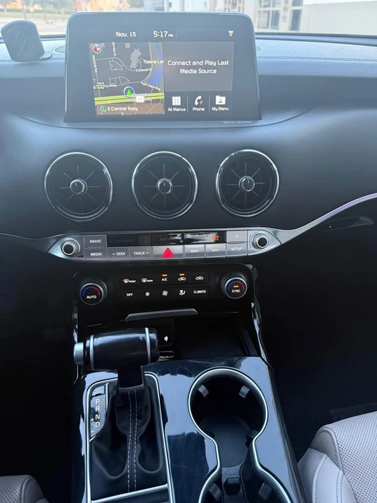 2019 Kia Stinger - Image 17 of 20