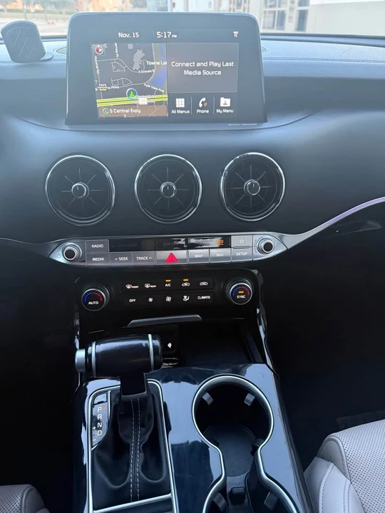 2019 Kia Stinger - Image 17 of 19