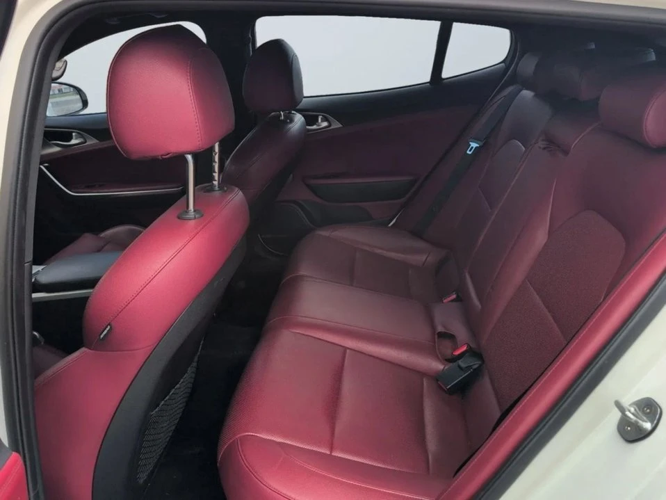 2019 Kia Stinger - Image 11 of 12