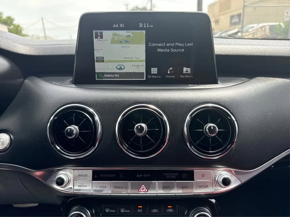 2019 Kia Stinger - Image 16 of 20