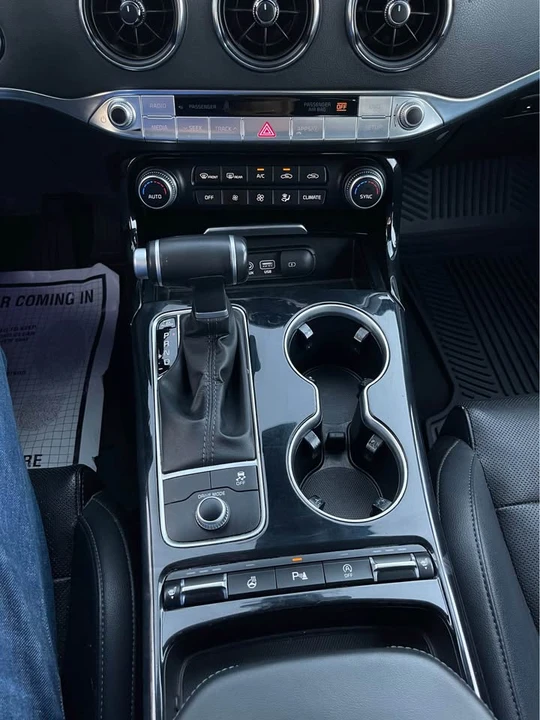 2019 Kia Stinger - Image 11 of 15